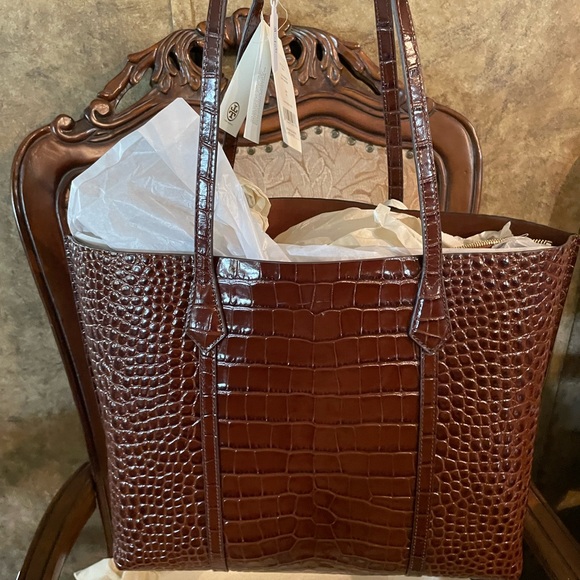 Tory 18 x 11 1/2 x 4 1/2. New with tags - Picture 3 of 4